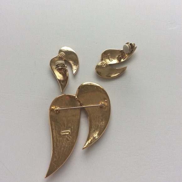 Vintage Signed Butler Large Brooch And Clip On Earrings - Picture 10 of 15